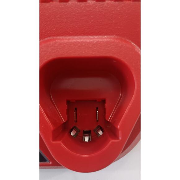 Milwaukee brand new without box 12 volt charger - Picture 4 of 8